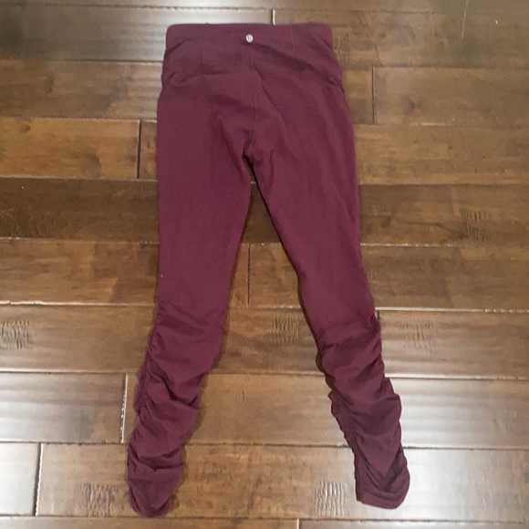 Lululemon ruched legging - Picture 2 of 3